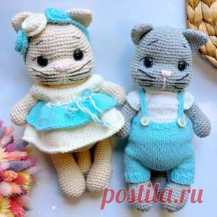 Котята амигуруми. Схемы и описания для вязания игрушек крючком! Бесплатный мастер-класс от Яны Попович @yana_toys_ по вязанию котят крючком. Высота вязаной игрушки примерно 23-25 см. Для изготовления таких котиков…