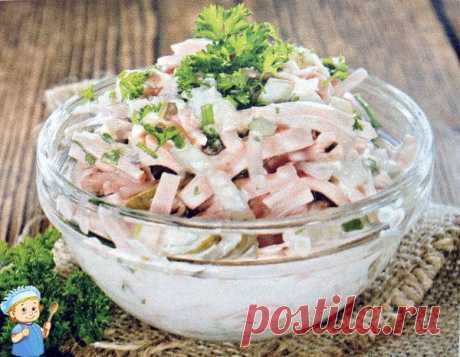 Салат с яичными блинчиками и колбасой