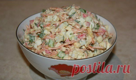 Салат из крабовых палочек с корейской морковкой.