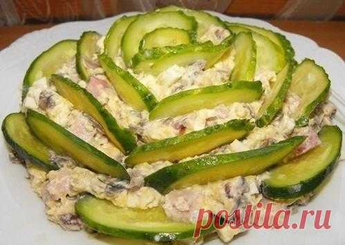 Салат изумрудный – рецепт с ветчиной и шампиньонами