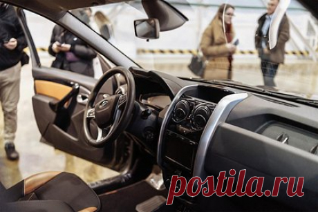 «АвтоВАЗ» назвал сроки начала продаж Lada с автоматической коробкой. Продажи автомобилей Lada c автоматической коробкой переключения передач начнутся в марте 2024 года. Об этом заявил президент «АвтоВАЗа» Максим Соколов. При этом представитель компании не объяснил, кто будет поставлять автозаводу эти комплектующие. Ранее компания вернула в машины популярную опцию подогрева руля.