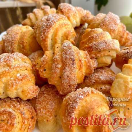 Не успевает остыть, съедается моментально!
Очень Просто и Вкусно! Творожное Печенье!
Ингредиенты
Творог - 300 г
Масло или маргарин - 150 г
Мука - 200-230 г
Сахар - 150 г
Разрыхлитель - 0.5 ч.л.
Соль - щепотка
Мак
Готовим:
1). Творог растереть с мягким маслом или маргарином. Это удобно делать вилкой.
2). Добавить постепенно муку, соль и разрыхлитель. Муки может понадобиться чуть больше.
3). Быстро замесить тесто, не затягивая этот процесс. Тесто должно оставаться очень мягк...