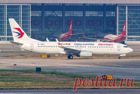 Названы возможные причины крушения Boeing 737 в Китае. В основном, согласно статистике, катастрофы происходят при взлете и посадке самолета, так как это самые сложные элементы полета, рассказал «Ленте.ру» заслуженный пилот России, бывший летный директор «Внуковских авиалиний» Юрий Сытник. Он назвал возможные причины крушения пассажирского Boeing 737 в полете.