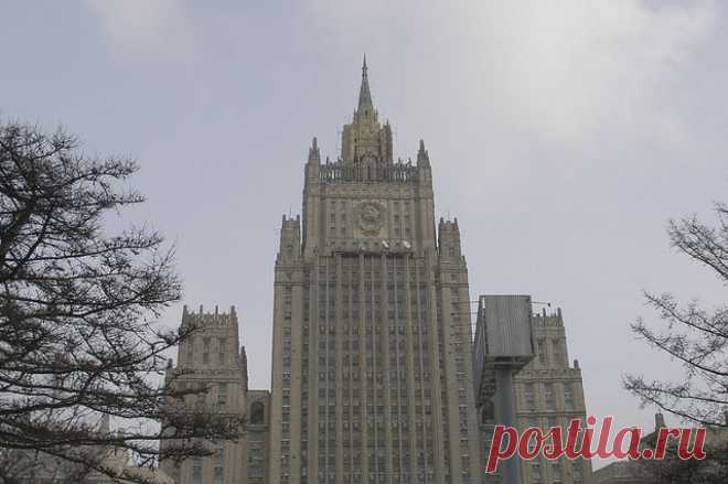 Собянин назвал сроки реконструкции и реставрации здания МИД в Москве. Работы по восстановлению здания начались в 2000-е годы.