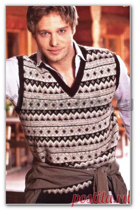 Мужская безрукавка норвежским жаккардом Размеры: XS, S, М, L, XLВам потребуется: 100-150-150-200-200 г чёрной пряжи, по 100-100-150-150-200 г серой и белой пряжи Regia Air (62% шерсти, 36% полиамида, 2% полиэстера, 165 м/50 г); спицы № 2,5 и № 3; круговые спицы № 2,5.Резинка: попеременно 1 лиц., 1 изн.Лицевая гладь: лиц. р. -...