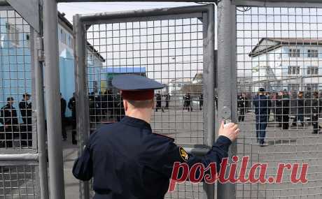Экс-составитель оборонзаказа получил пять лет колонии по делу о взятках. Суд лишил экс-замглавы управления Минобороны по гособоронзаказу звания полковника и обратил изъятое имущество в пользу государства. По данным следствия, за три года Леонид Харламов получил взятки на 6,5 млн руб. Он признал вину