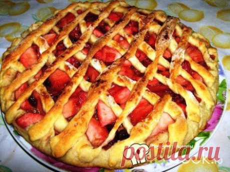 Открытый яблочный пирог с изюмом и грецкими орехами