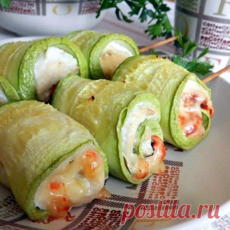 Кабачковые рулетики с куриным филе.