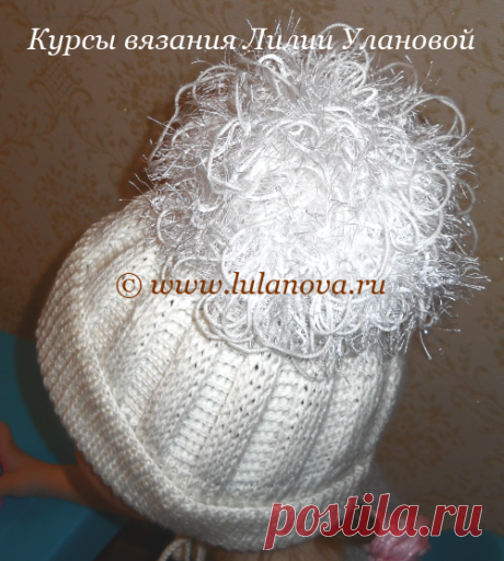 Шапка с большим помпоном