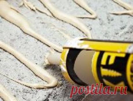 Чем удалить жидкие гвозди? Чем удалить жидкие гвозди? Часто бывает, что плитку приклеивают на этот состав, и эту плитку вдруг Вы решили поменять. Опять же нужно как-то её отодрать.