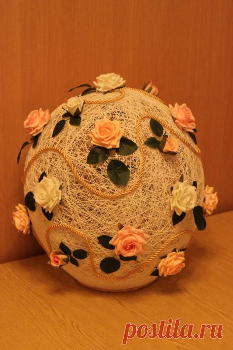 Светящаяся гирлянда с шарами из ниток