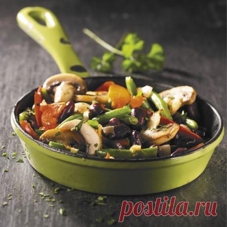 Два вида фасоли со сладким перцем и грибами