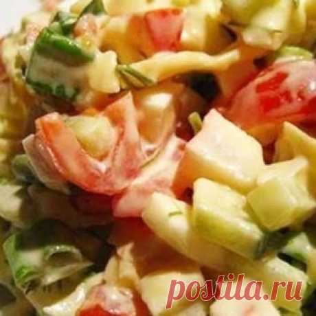 Салат с курицей и овощами