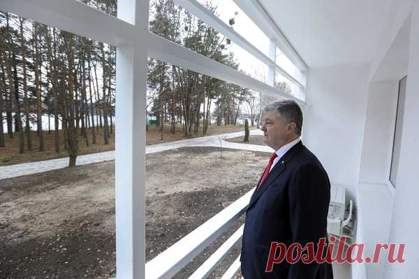 Названы вероятные места для побега Порошенко В случае, если украинский лидер Петр Порошенко проиграет на предстоящих президентских выборах, он может бежать либо в Испанию, либо в Молдавию, заявил депутат Верховной рады Сергей Лещенко. По его мнению, в случае проигрыша президента Украины будет огромный запрос на его наказание.