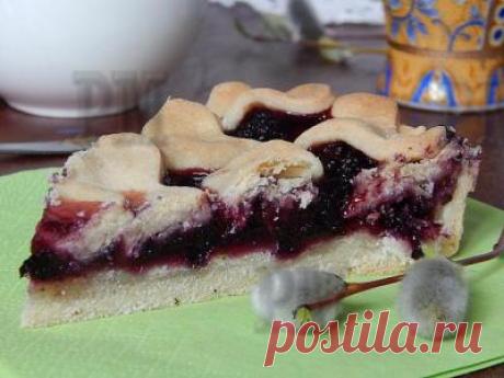Постный пирог с черникой и ежевикой - Вкусный и простой пирог, которым можно побаловать своих родных и близких даже в дни самого строго поста.