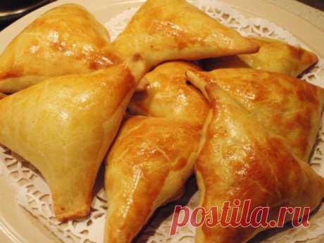 Самса на кефирном тесте с куриным мясом и картошкой
Не знаете, что приготовить на выходные? Тогда вот вам рецепт вкусной домашней самсы.
Продукты:
Для теста:
1.Яйцо куриное — 2 шт
2. Кефир — 1 стакан (250 мл);
3. Соль — 1 ч. ложка
4. Масло подсолнеч…