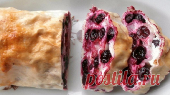 Как есть сладости и не вредить фигуре: вкуснейший творожно-ягодный рулет на скорую руку! Тренер дал добро. Если вы активно готовитесь к лету, но просто не можете отказать себе в сладеньком, то этот рецепт специально для вас. Идеальное сочетание полезного творога и вкуснейшей черники точно поднимет вам настроение.