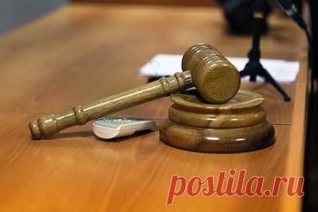 Россиянина осудили на 13 лет за убийство товарища кирпичом 16 лет назад. Курганский областной суд приговорил к 13 годам лишения свободы местного жителя за убийство мужчины в 2006 году. В ночь на 29 июня 2006 года пьяный фигурант находился в гостях у знакомых в городе Макушино. Там он начал проявлять агрессию в отношении уснувших женщин. Тогда один из друзей заступился за подруг.