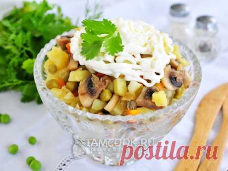 Постный «Оливье» — рецепт с фото Необычный и очень вкусный вариант постного салата Оливье с жареными грибами.