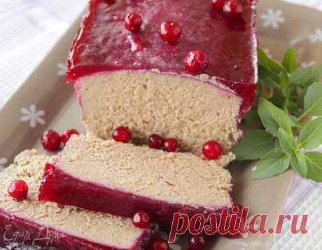 Патэ печеночно-куриное с брусникой. Ингредиенты: брусника свежая, куриная печень, куриные грудки | Официальный сайт кулинарных рецептов Юлии Высоцкой