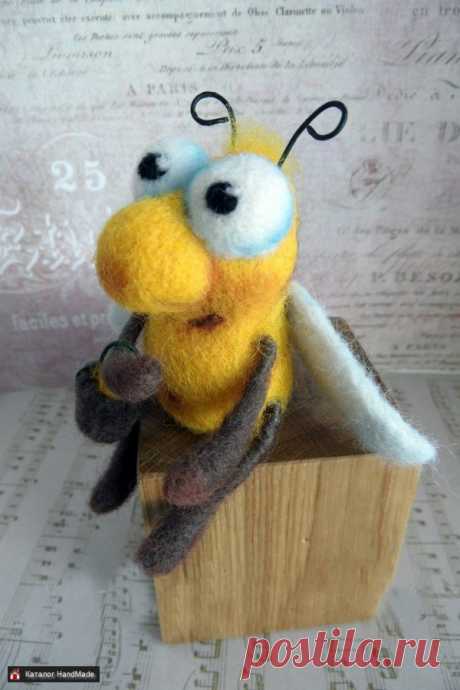 Игрушка из шерсти Весенний Пчол ручной работы в Беларуси HandMade
