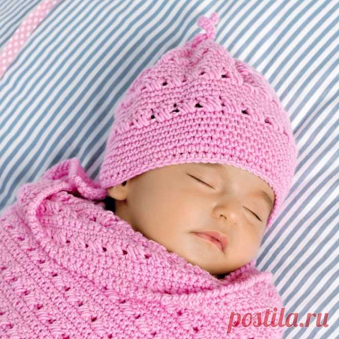 Детская шапочка с ажурным узором