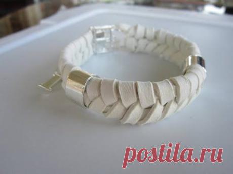 Кожаный браслет в 4 нити . 4 strand leather bracelet. How to make bracelet . - YouTube