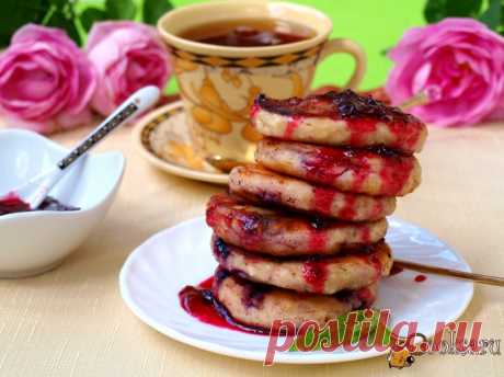 Сырники с чёрной смородиной.