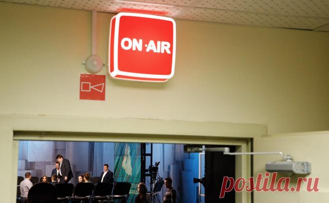 Сотрудников госканала в Волгограде уволили за костюмированную вечеринку. Сотрудники «Волгограда 24» пришли на вечеринку в образах Харли Квинн, Женщины-кошки и других персонажей. Снимки вызвали возмущение среди горожан, а руководство канала назвало мероприятие «неуместной, необдуманной выходкой»