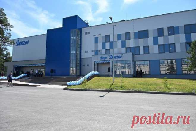 2021 июль. В Челябинске открыли новый спортивный комплекс «Динамо». В четырехэтажном (3 надземных и 1 подземный) здании спорткомплекса расположены универсальный игровой зал с 300 посадочными местами, зал для единоборств, помещения для общефизической подготовки с тяжелоатлетическими помостами, тренажерный зал, оздоровительный центр. Однако главная гордость объекта — современный стрелковый тир с четырьмя стрелковыми галереями с 19 направлениями стрельбы