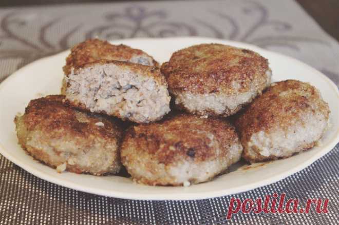 Рецепты котлет из куриных желудков с овощами и подливками, в мультиварке и на плите, с яйцами, хлебом, манкой