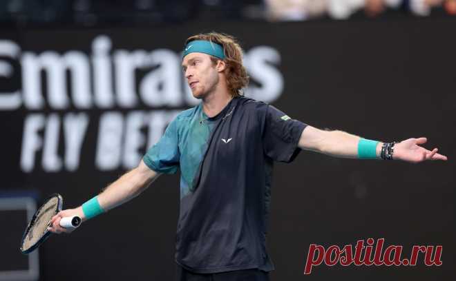 Рублев в третий раз в карьере вышел в четвертьфинал Australian Open. Россиянину потребовалось пять сетов для победы над десятой ракеткой мира Алексом де Минауром. Следующим соперником Андрея Рублева будет Янник Синнер, которого он обыграл только два раза из шести
