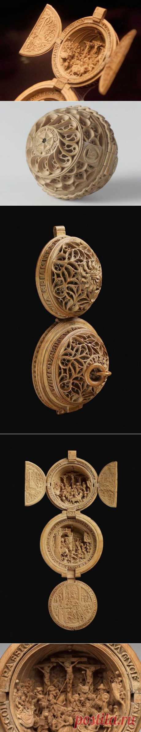 Молитвенные орехи..
На сегодняшний день молитвенные «орехи» можно увидеть только в частных коллекциях или музеях, таких как Британский музей в Лондоне, Художественно-исторический музей в Вене. Пару лет назад один такой шарик был продан с аукциона за 133 250 фунтов стерлингов.