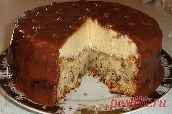 Вкус крема похож на мороженое, а с нежным бисквитом и глазурью, это еще вкуснее.
Ингредиенты:
Для теста:
-4 яйца (отделить белки от желтков)
-1 стакан сахара
-10 ст.л. холодной воды
-2 ст.л. с горкой какао
-1/2 ч.л соды
-1 стакан муки
-1 ч.л. ванилина

для крема:
-1 стакан сахара
-3 ст.ложки. муки с горкой
-2 яйца
-ванилин
-1 стакан теплого молока
— 250гр сливочного масла

Для глазури:
-2 ст.л. сахара
-2 ст.л. какао-порошка
-2 ст.л. сметаны
-50гр сливочного масла

Способ п...