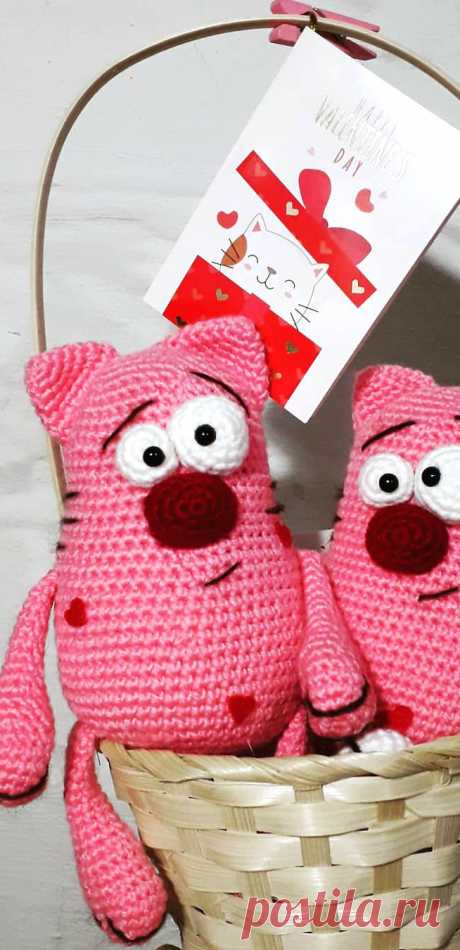 PDF Котики Сердешные крючком. FREE crochet pattern; Аmigurumi animal patterns. Амигуруми схемы и описания на русском. Вязаные игрушки и поделки своими руками #amimore - котик ко дню Святого Валентина, кот валентинка, кошечка, кошка, котёнок.