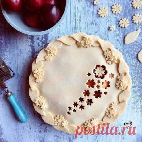 Очень красивый вариант украшения пирога :)