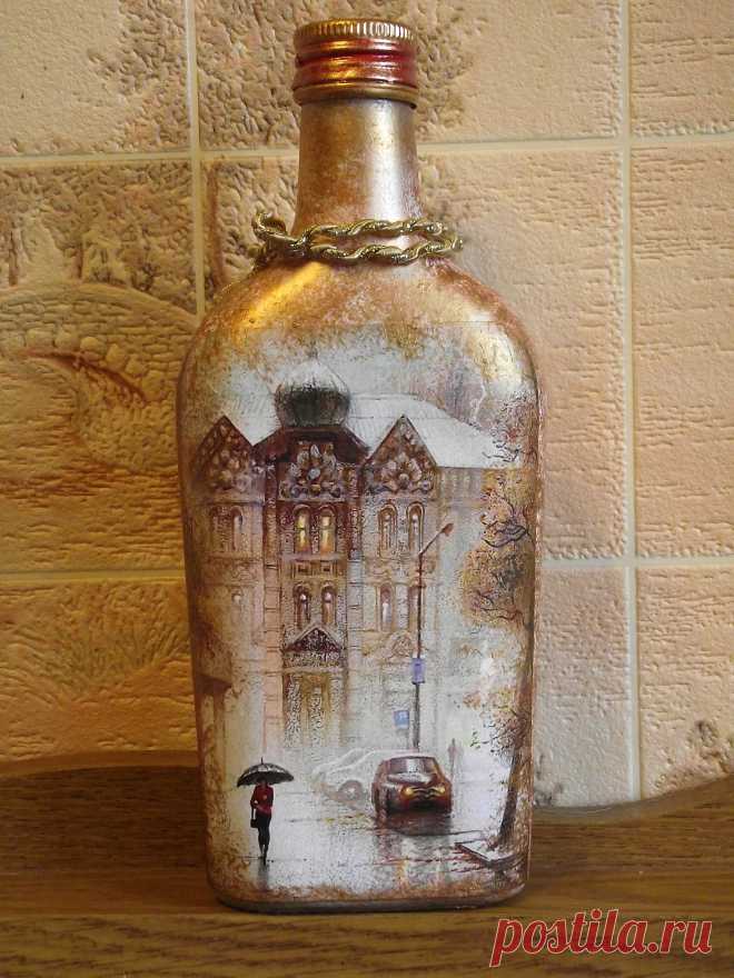 Декупаж бутылки "Город.Дождь"