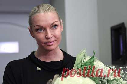 Волочкова призвала женщин обнажаться. Российская балерина Анастасия Волочкова призвала женщин обнажаться. В беседе с журналистами артистка призналась, что позитивно относится к откровенным фотосессиям. По ее словам, человеческое тело не может вызывать чувство стыда или отвращения, так как даже на многих картинах классиков изображены голые женщины.