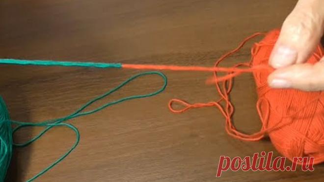 Как соединить две нитки без узла при вязании.