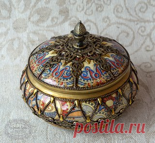 Доброго Всем воскресного вечерочка!!!Сегодня у нас новая работа Мастера Ирины Трофимовой - шкатулочка 