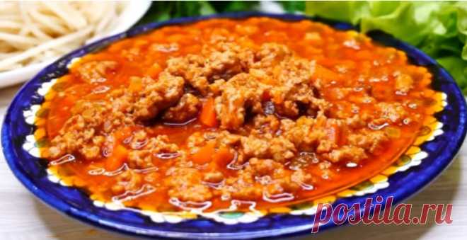 Теперь ПОДЛИВУ к любому гарниру готовлю ЕЩЕ вкуснее.
  Этот универсальный соус подходит для подачи к Пасте, Лазанье, да и просто с картошкой, тоже объедение. Конечно я предлагаю не классический рецепт, а как вариант приготовления из того, что всегда есть под рукой дома на кухне, но от этого он получается не менее вкусный.
Соус Болоньезе. Кто уже готовил - делитесь отзывами, если еще не готовили - Попробуйте приготовить, и я уверена, что вы оцените это блюдо по достоинству ...