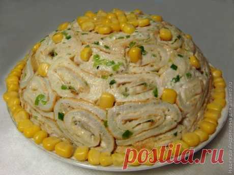 Салат &quot;Кружевница&quot;. С кружевной шапочкой из омлетных колечек и куриными сердечками.