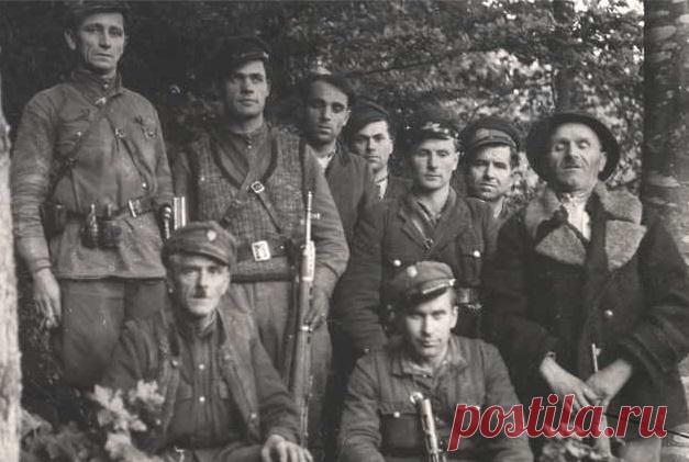 Почему в 1955 году в СССР освободили из тюрем всех бандеровцев Эта амнистия Никиты Хрущева, вопреки утверждению ряда историков, не была ни первой, ни самой масштабной акцией по освобождению заключенных ГУЛАГа после смерти Сталина: начиная с весны 1953 года из лагерей по инициативе Лаврентия Берии была освобождена почти половина из находившихся там осужденных (1 миллион 200 тысяч человек).