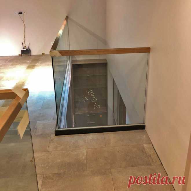 Консольная лесенка и ограждения из стекла