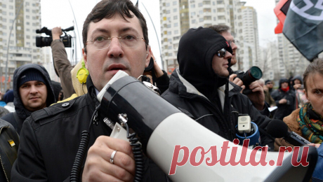 Националист Александр Белов (Поткин) объявлен в розыск. МВД России объявило в розыск националиста Александра Белова (Поткина). Об этом сообщает ТАСС. &quot;Поткин Александр Анатольевич 1976 года рождения разыскивается по статье УК&quot;, — говорится в картотеке базы данных министерства ...