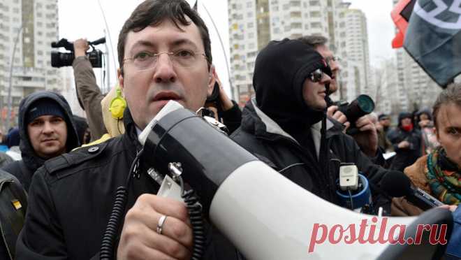Националист Александр Белов (Поткин) объявлен в розыск. МВД России объявило в розыск националиста Александра Белова (Поткина). Об этом сообщает ТАСС. "Поткин Александр Анатольевич 1976 года рождения разыскивается по статье УК", — говорится в картотеке базы данных министерства ...