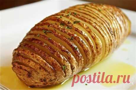 Картофель, запеченный с чесноком. Я даже от аромата этого блюда схожу с ума. Понравится всем.

Ингредиенты

Картофель 600 г
Оливковое масло 0,25 стак.
Сливочное масло 2 ст. л.
Чеснок 2 шт.
Петрушка 1 пуч.
Лимон 0,5 шт.
Тимьян 5–6 шт.
Соль по вкусу
Черный перец (молотый) по вкусу