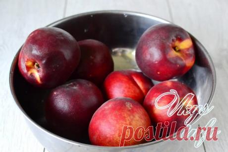 Персики в сиропе на зиму, консервированные половинками без косточки