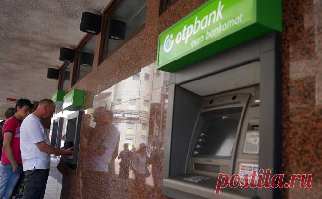 Киев исключил венгерский OTP Bank из «спонсоров войны» ради траншей ЕС. Когда Украина внесла банк в список, Венгрия заблокировала выделение ей военного транша со стороны ЕС. Будапешт не устроило и приостановление статуса «спонсора войны», в итоге Киев изменил решение