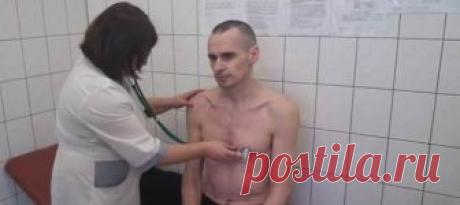 Федеральная служба исполнения наказаний (ФСИН) России опубликовала фотографию осужденного украинского режиссера Олега Сенцова, держащего голодовку 139-й день